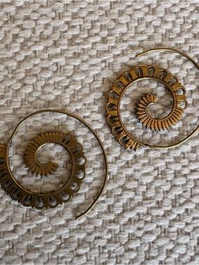 Spiral Sunburst Hoop Earrings in Antiqued Gold